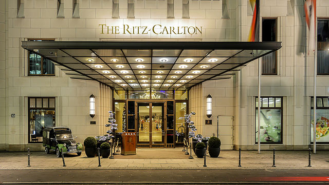 麗思卡爾頓飯店 (Ritz-Carlton Hotel) 